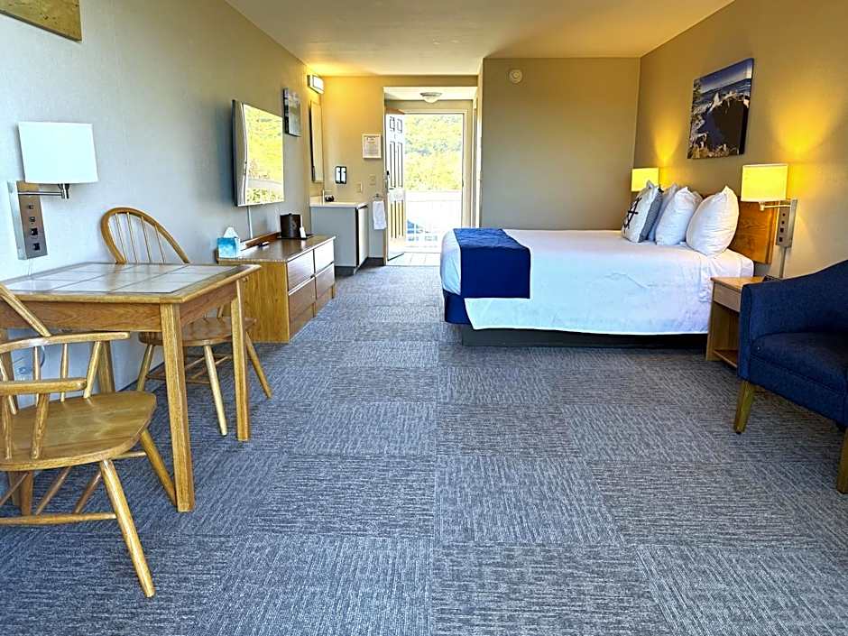 Atlantic Eyrie Lodge