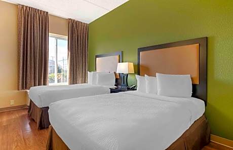 Deluxe Studio with 2 Double Beds - Non-Smoking