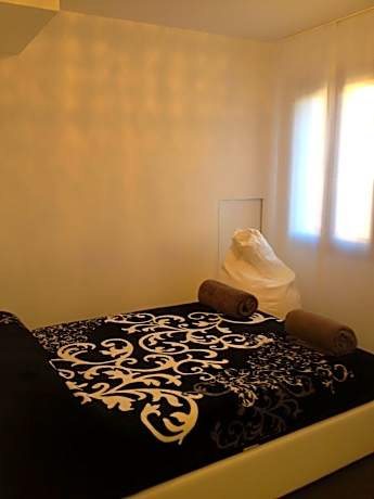 Three-Bedroom Apartment with Terrace - Annex