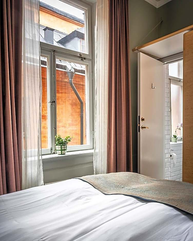 Collector's Lady Hamilton Hotel