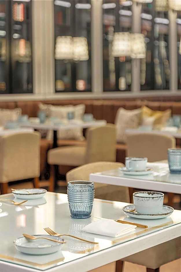 Wine & Books Porto Hotel