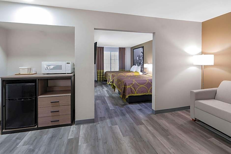Photo 1 of 1 of 2 Queen Beds Suite, Smoking