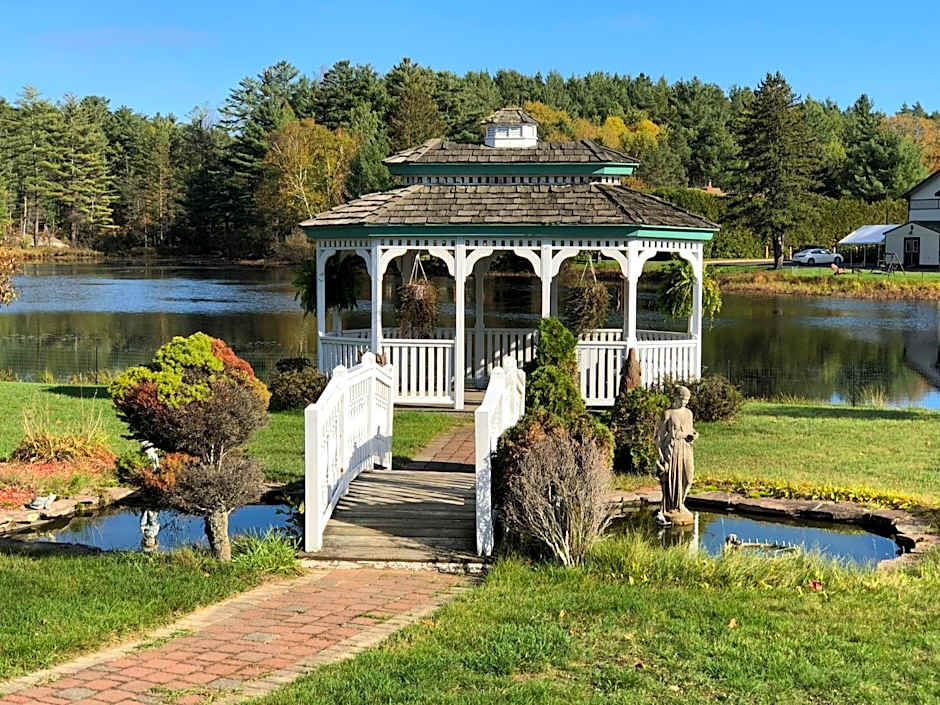 Sara Placid Inn & Suites