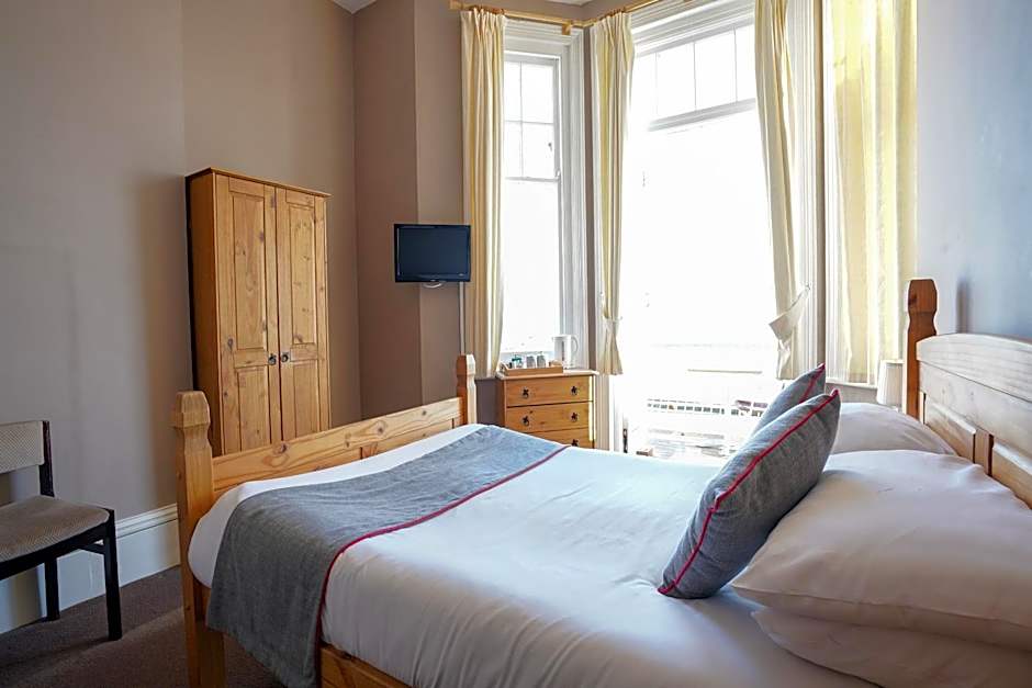 OYO Shanklin Beach Hotel