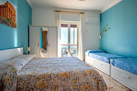 Quadruple Room with Kitchen with Balcony and Sea View