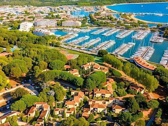 Marina Hotel Club