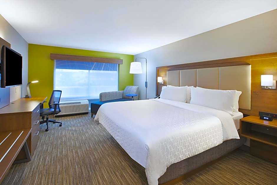 Holiday Inn Express & Suites Grand Rapids - Airport North By IHG