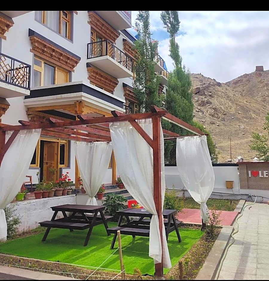 Photo 1 of 50 of Marigold Ladakh