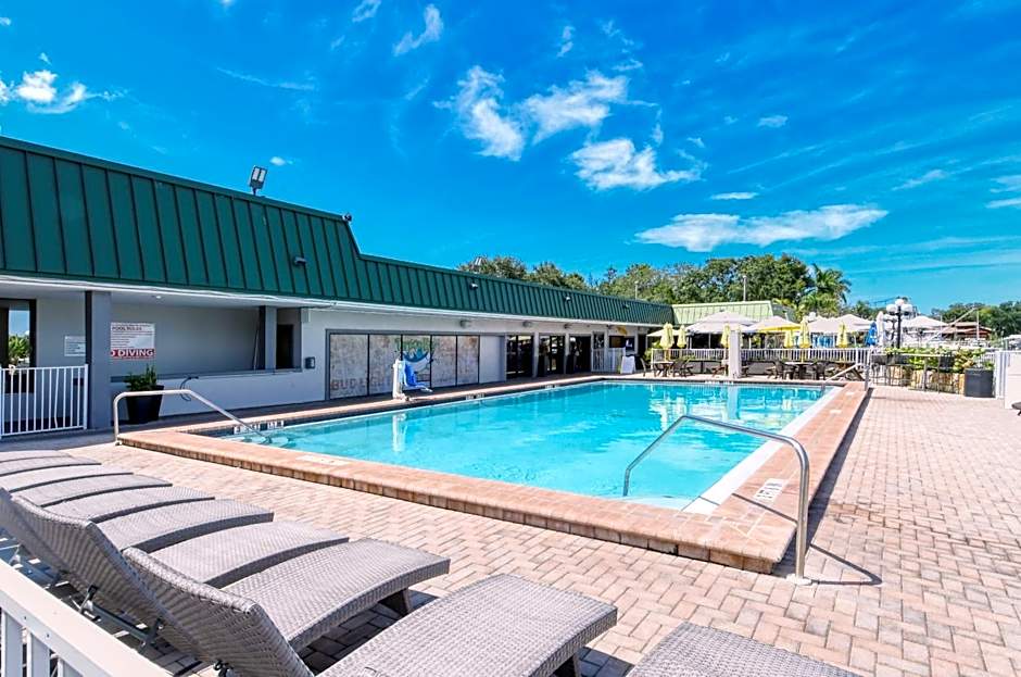 All-New, Private, Huge TV, Heated Pool, Tiki Bar