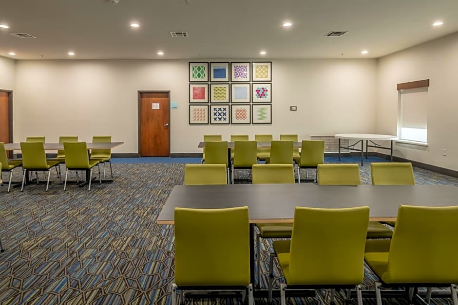 Holiday Inn Express & Suites N Waco Area - West, an IHG Hotel