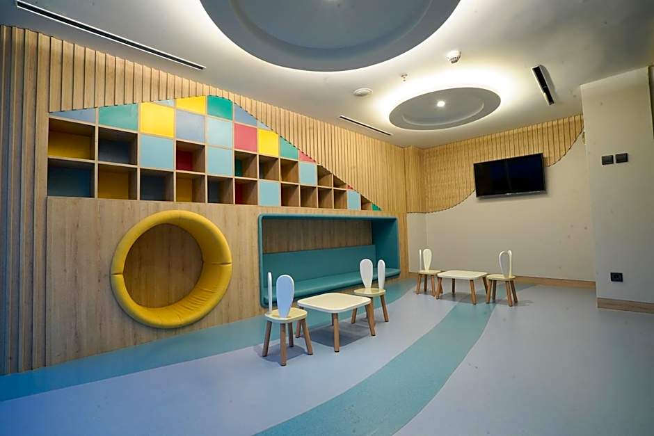 Harris Suites Puri Mansion