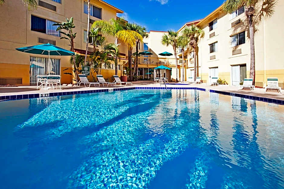 La Quinta Inn & Suites by Wyndham St. Pete-Clearwater Airport