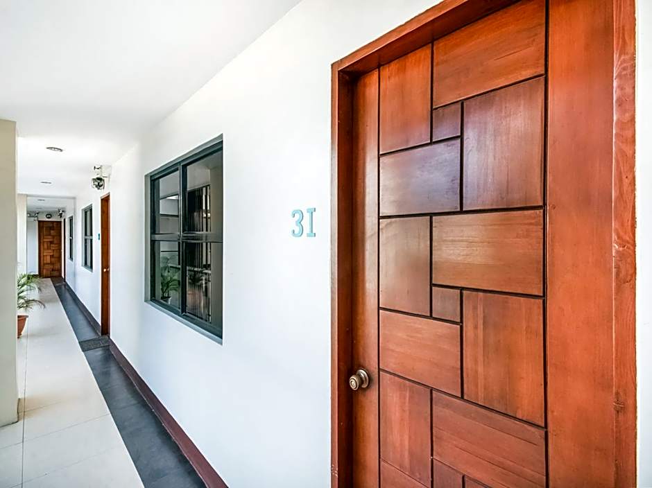 OYO 443 Maria Cristina Arcade Suites