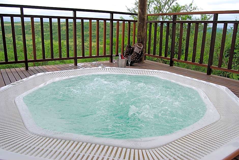 Umzolozolo Private Safari Lodge & Spa