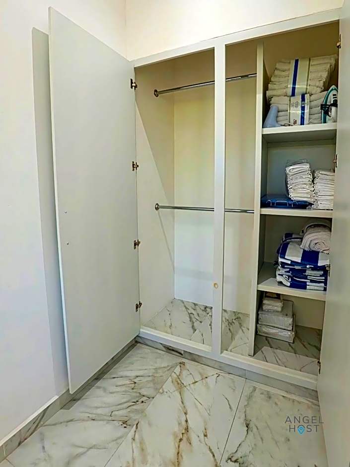 Commercial Zone Studios, Pool, BBQ and Beach 7 Blocks