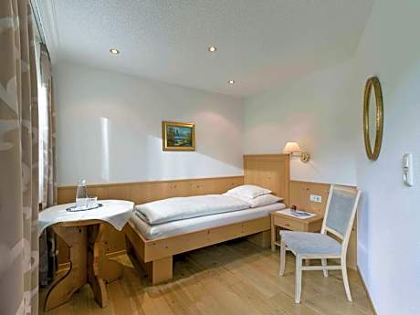 Apartment with Mountain View