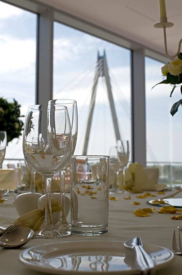 Waterfront Southport Hotel