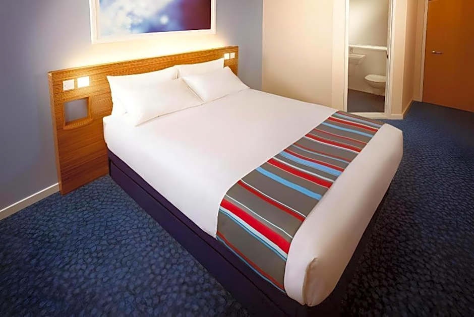 Travelodge Cardiff Central Queen Street