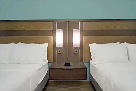 Standard Queen Room with Two Queen Beds - Hearing Accessible