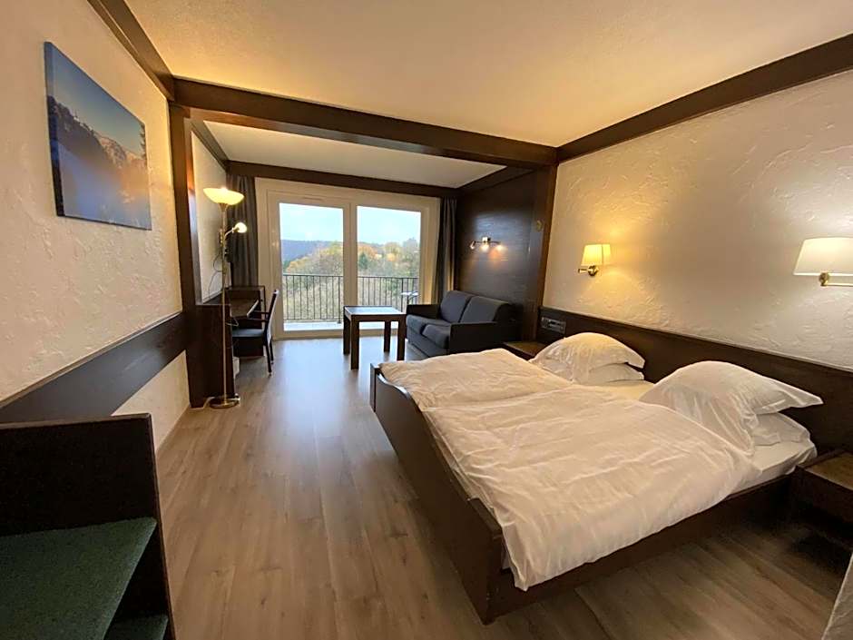 Logis Hôtel-Restaurant Aux Trois Roses