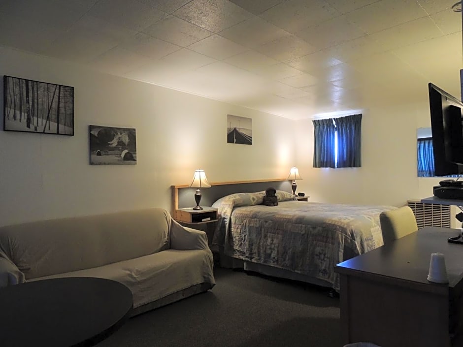 100 Mile Motel & RV Park