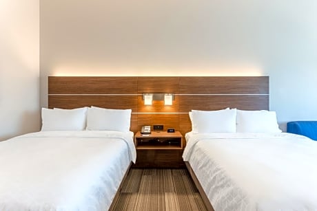 Queen Room with Two Queen Beds - Hearing Accessible