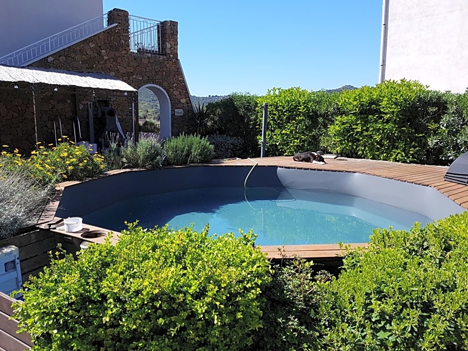 A l'ombre du clocher