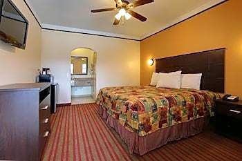 1 King Bed Non-Smoking