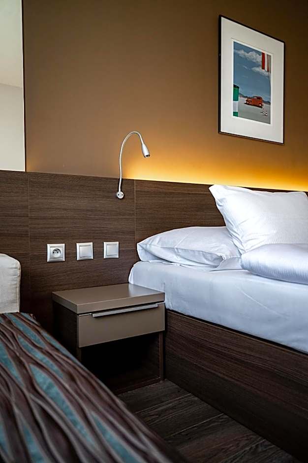 Expo Hotel