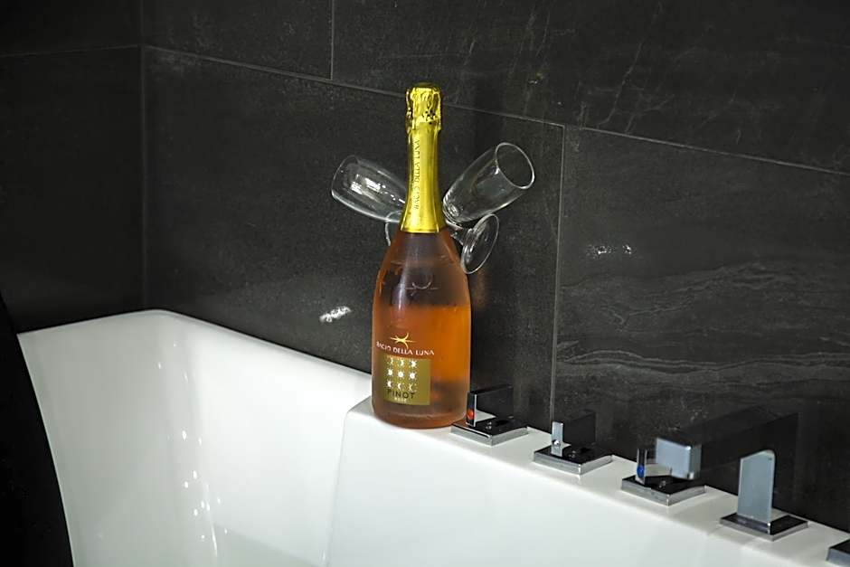 VILLA ADELAIDE SUITE & ROOM