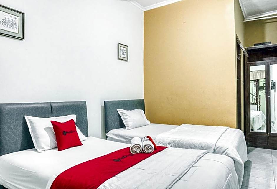 RedDoorz Syariah @ Raya Tajem Maguwo