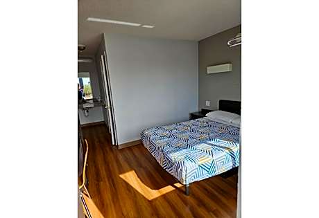 1 KING BED | SMOKING MICFRIDGE