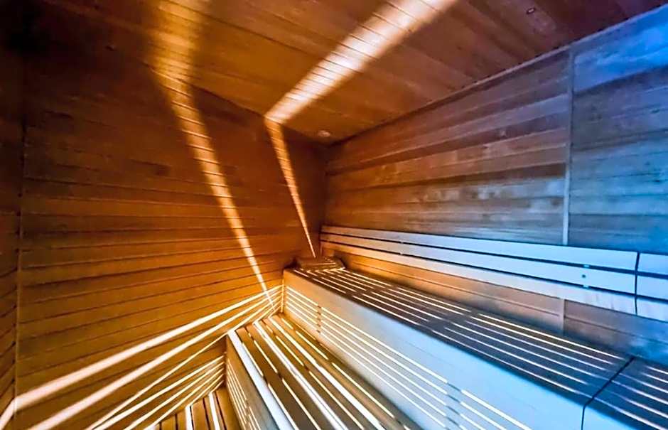 Hanza Tower Original 21st Floor- Sea and City-View