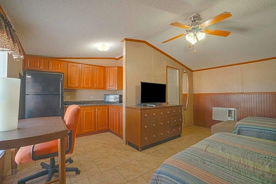 Grand Eagle Ford Lodge & RV Park
