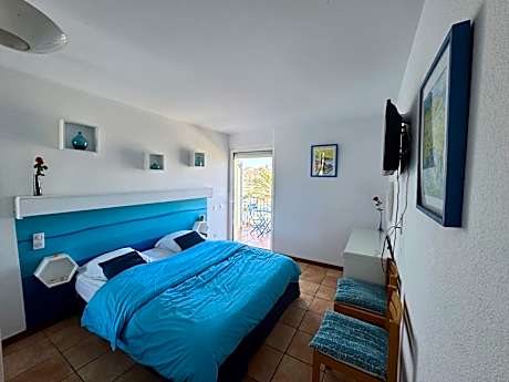 One-Bedroom Apartment with Sea View