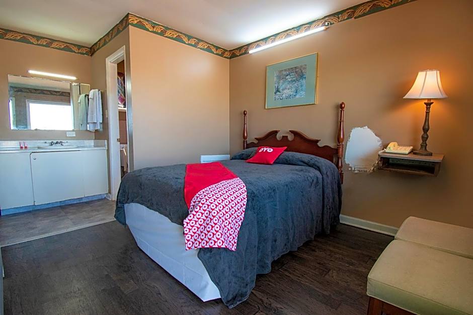 OYO Hotel Calhoun, GA I-75