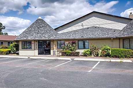 OYO Woodland Hotel and Suites