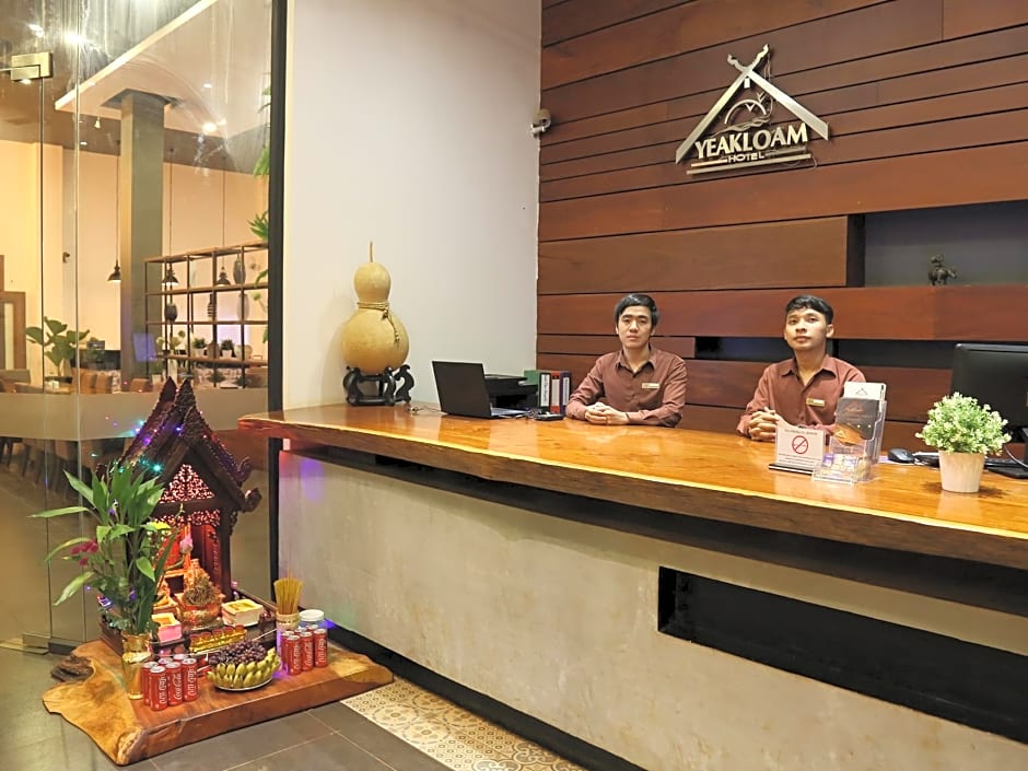 Yeak Loam Hotel