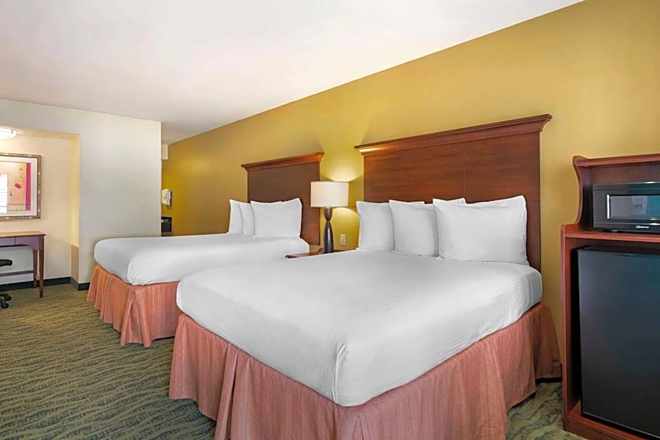 Photo 1 of 4 of 2 Double Beds