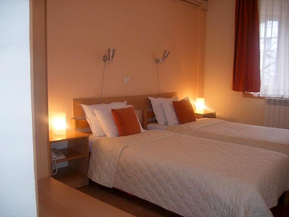 Hotel 7