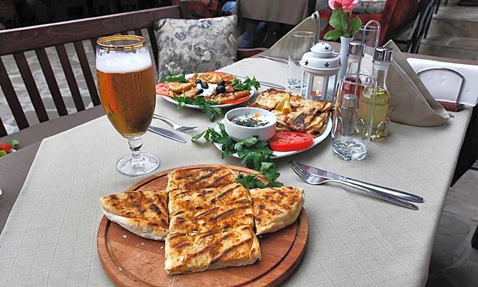 Family Hotel and Restaurant Varosha 2003