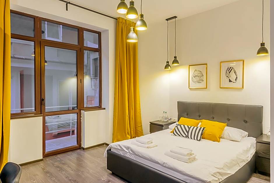 CHÂTEAU: Upscale Suites in Bucharest's Historical Center!