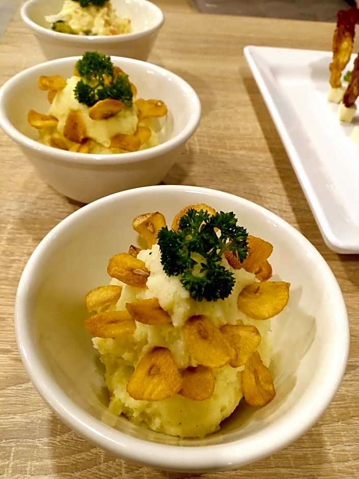 The Zenith Residence Hotel (SHA Extra Plus)