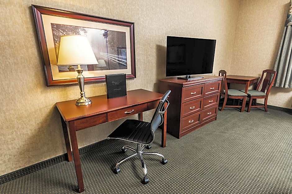 Redwood Inn & Suites