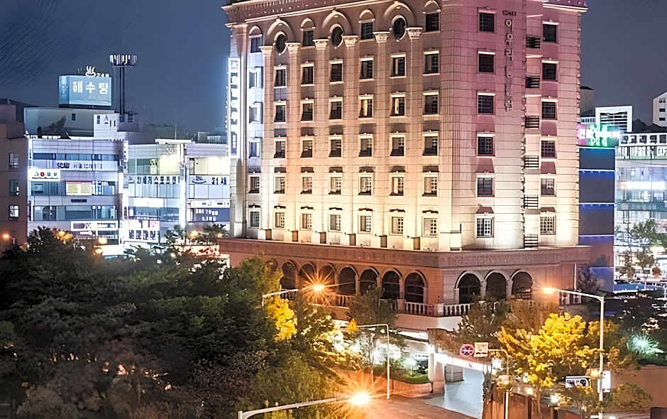 Aura Tourist Hotel