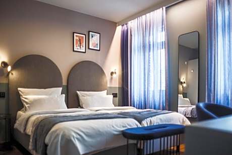 Medium Twin (max 2 pax)