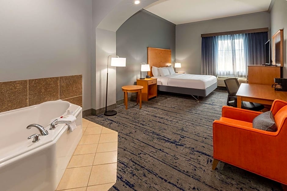 La Quinta Inn & Suites by Wyndham Bridgeport