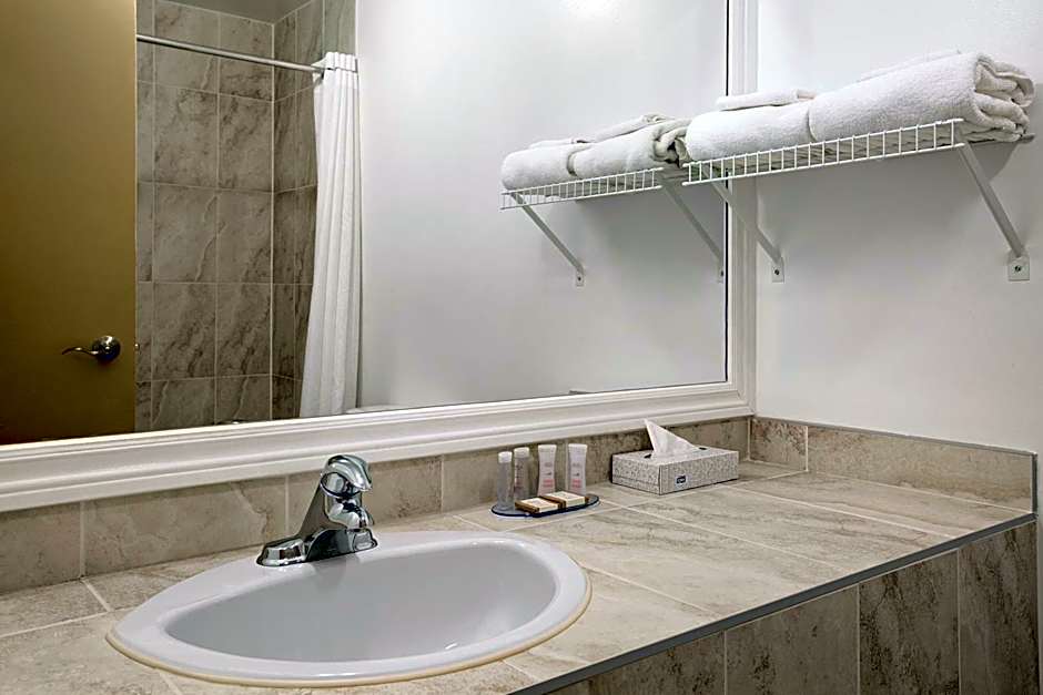 Days Inn by Wyndham Montreal East