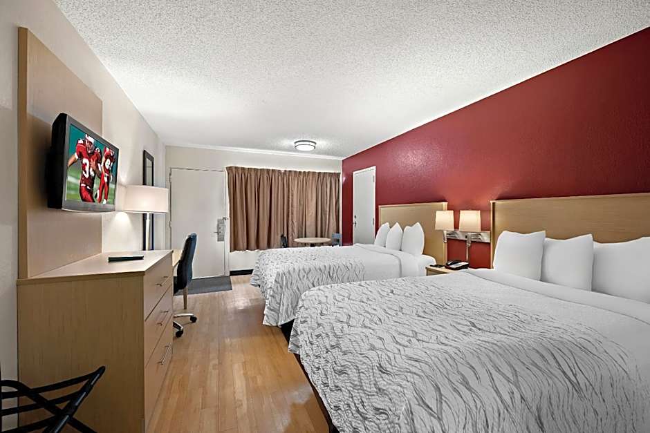 Red Roof PLUS+ & Suites Naples Downtown-5th Ave S