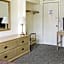 OYO Cameron Historic Hotel Brownsville I-69E